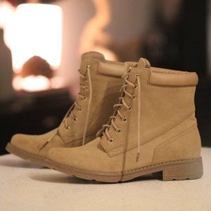 NWOT Shoedazzle Joelene Hiker Boots
